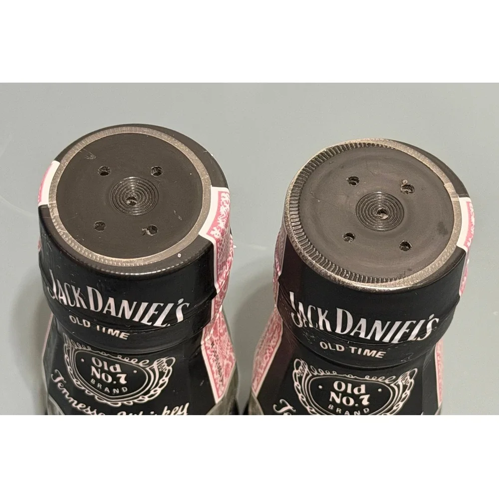 Jack Daniels Old No 7 Tennessee Whiskey Salt and Pepper Shakers Set Black Glass